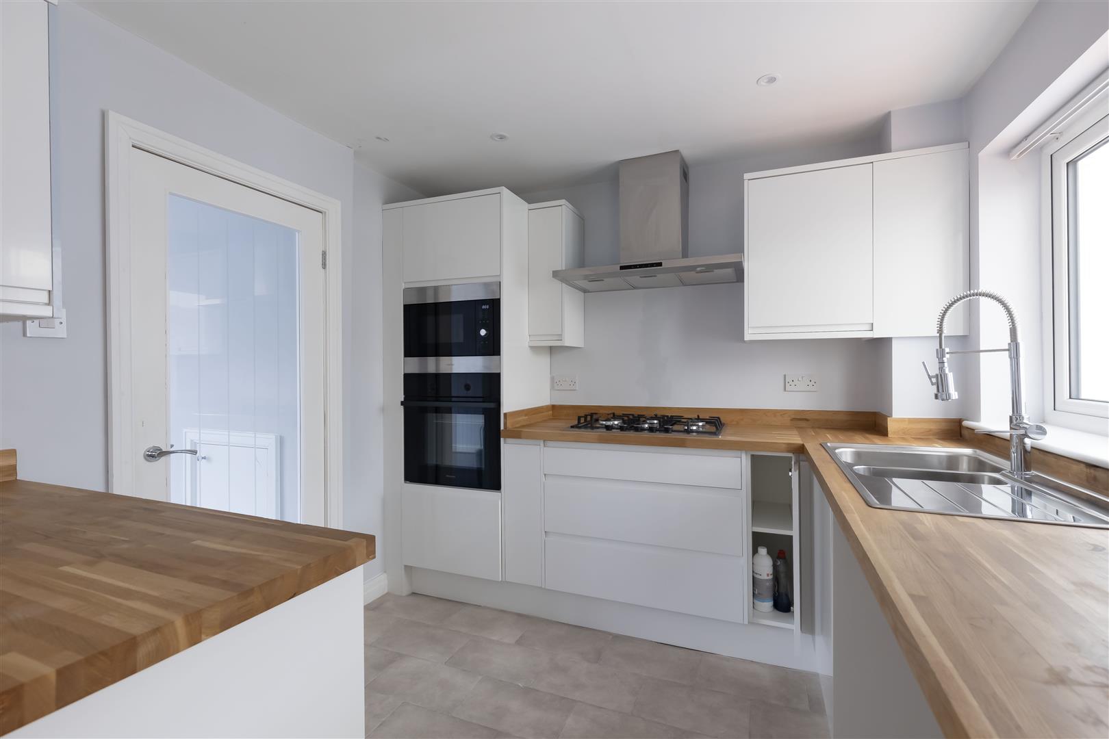 3 bed property in School Field, Preston